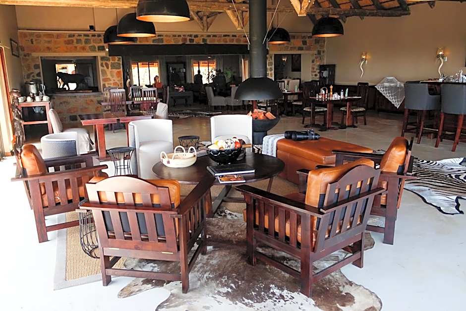 Umzolozolo Private Safari Lodge & Spa