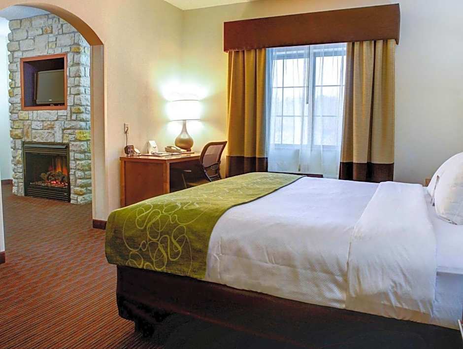 Photo 1 of 7 of 1 King Bed Suite