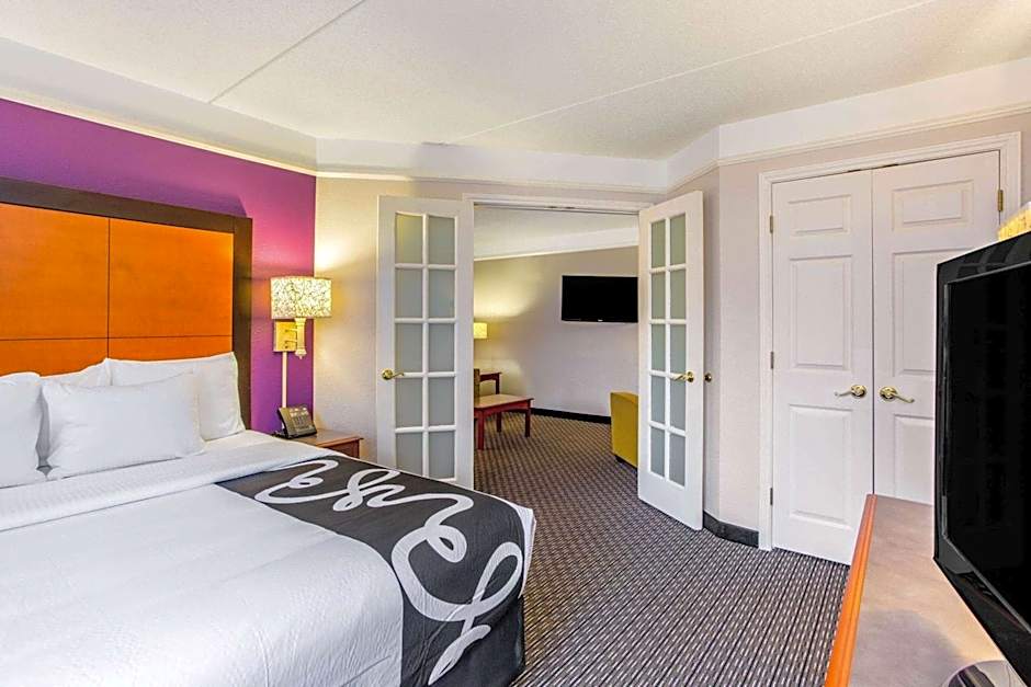 La Quinta Inn & Suites by Wyndham Raleigh Durham International Airport