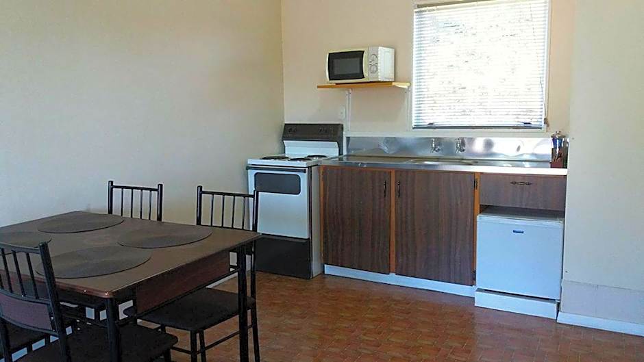 Pioneer Motel