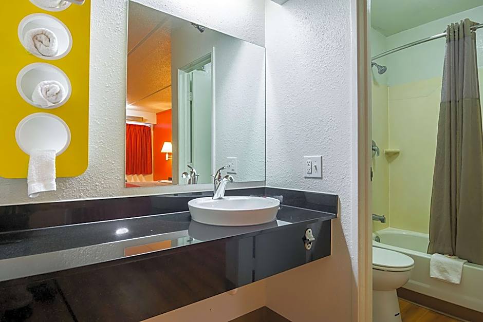 Motel 6-Tucker, GA - Atlanta Northeast