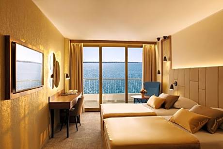 Deluxe Double or Twin Room with Balcony and Sea View