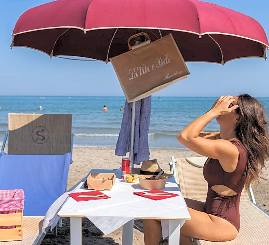 Hotel Soraya - Spiaggia Sawasdee with Beach, Restaurant & Parking