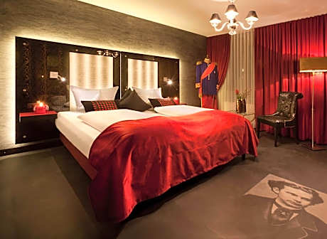 Double Room Motto - Medium