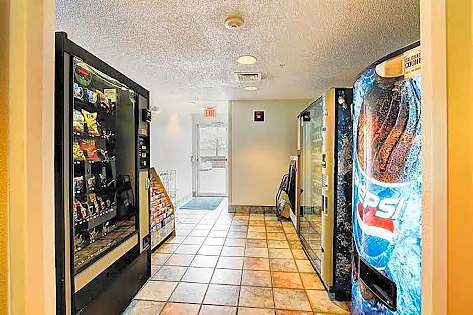 Super 8 by Wyndham Aurora East