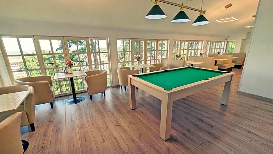 Complex Parc Pini Moinesti