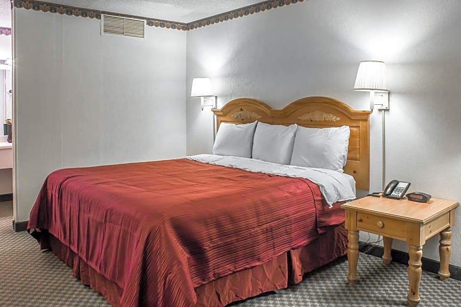 Rodeway Inn & Conference Center – Sioux City, IA