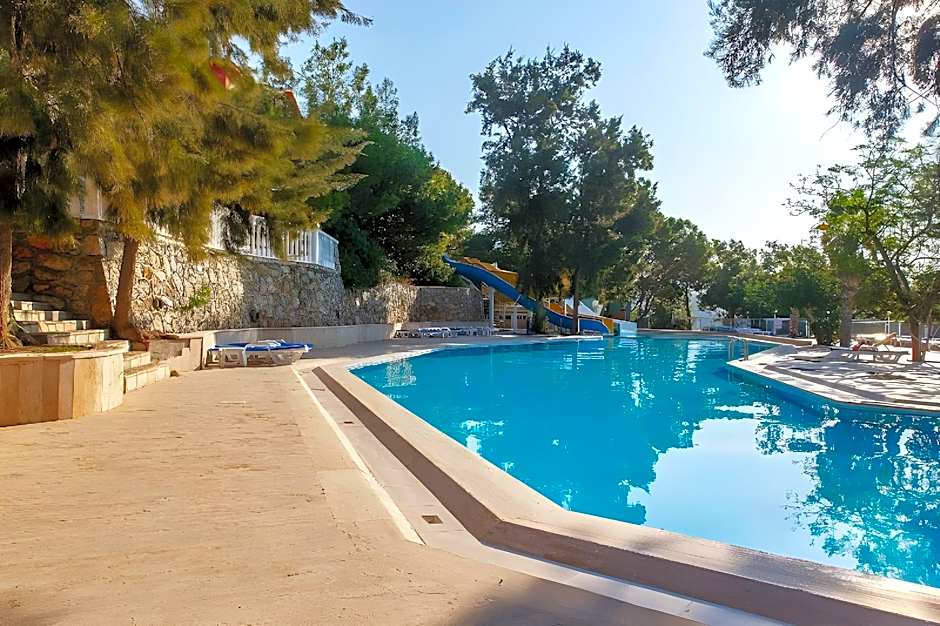 SENZA GARDEN HOLIDAY CLUB