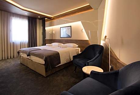 BOUTIQUE 25h by Eva stay 018