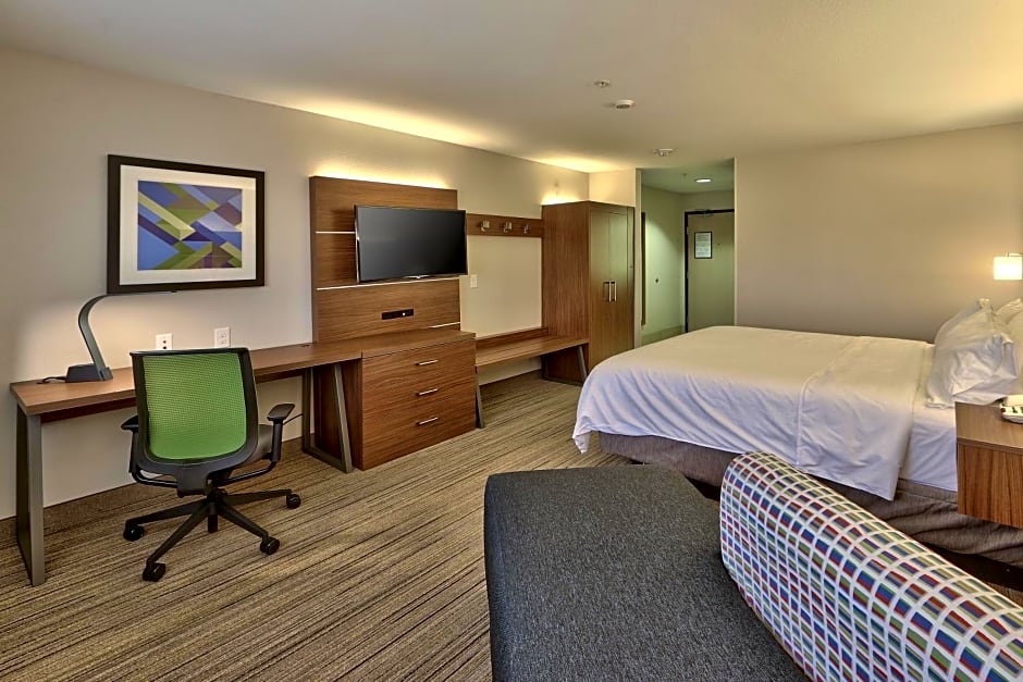 Holiday Inn Express & Suites Portales By IHG