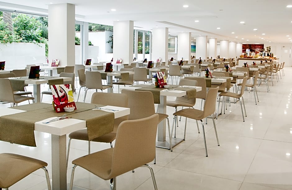 Globales Panamá - Only Adults +16