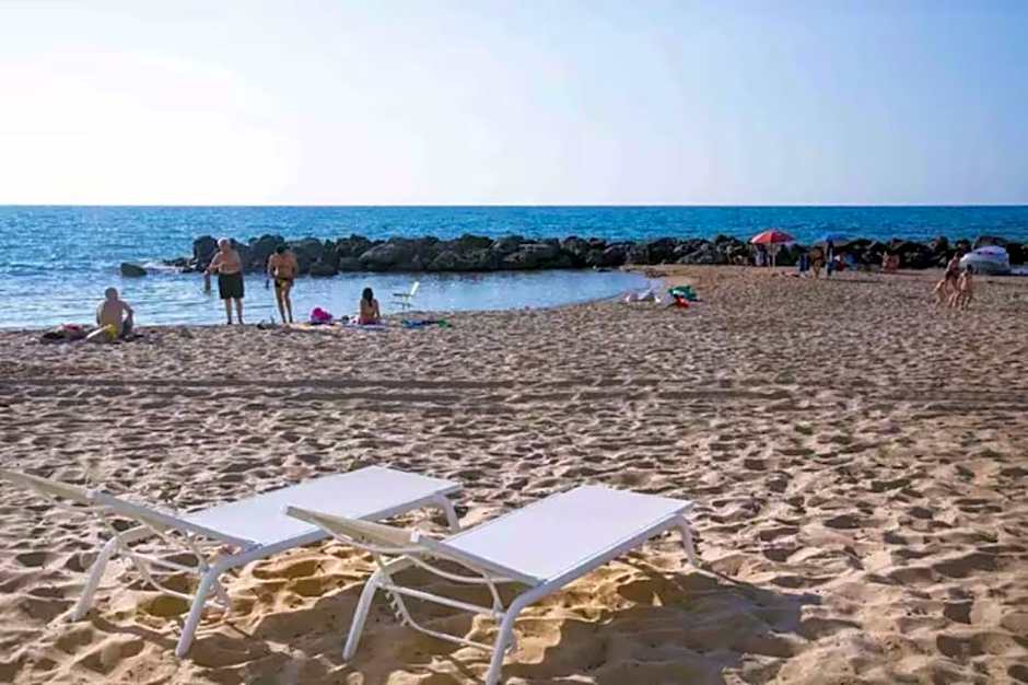 Amira Beach Villa by Le Dhome Sicily