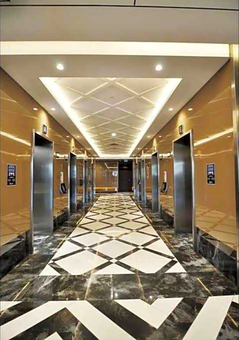 Luxury suites with gym and pool floor40