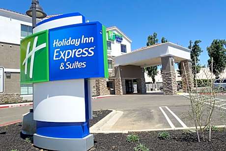 Holiday Inn Express & Suites Brentwood By IHG
