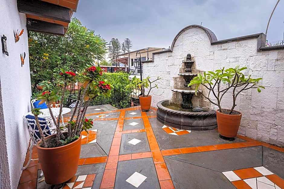 Las Mariposas Hotel & Studios