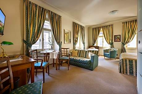 Deluxe Queen Room