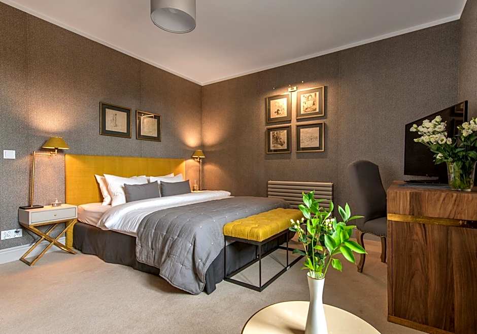 Zamek Sarny - Schloss Scharfeneck