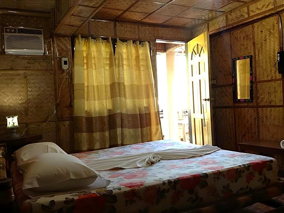 Bamboo House Beach Lodge & Restaurant
