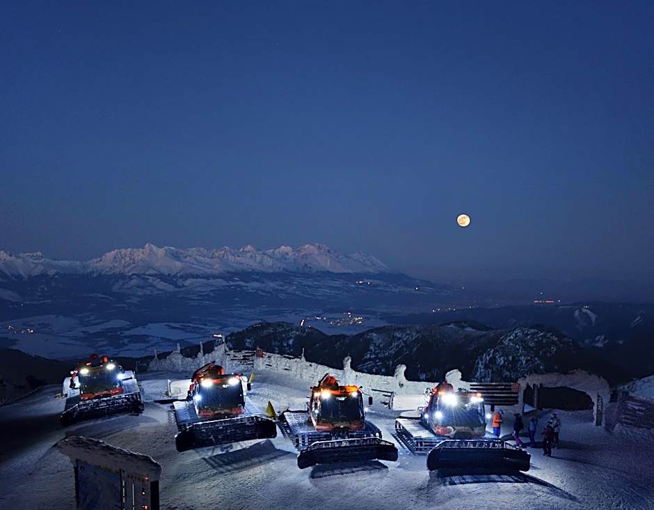 Noc na Chopku, Rotunda