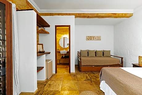 Deluxe Double Room with Balcony and Sea View