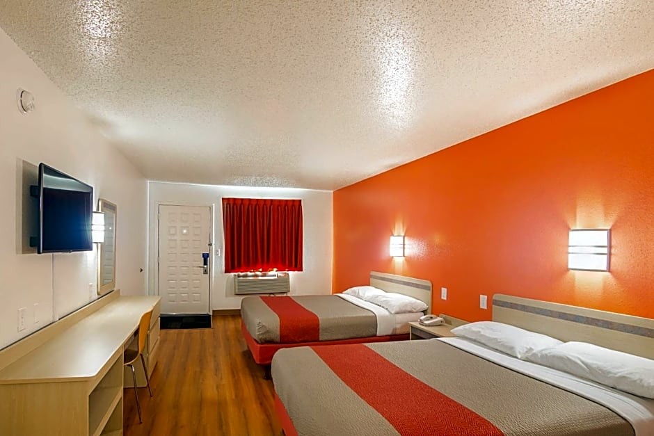 Motel 6-Lawton, OK