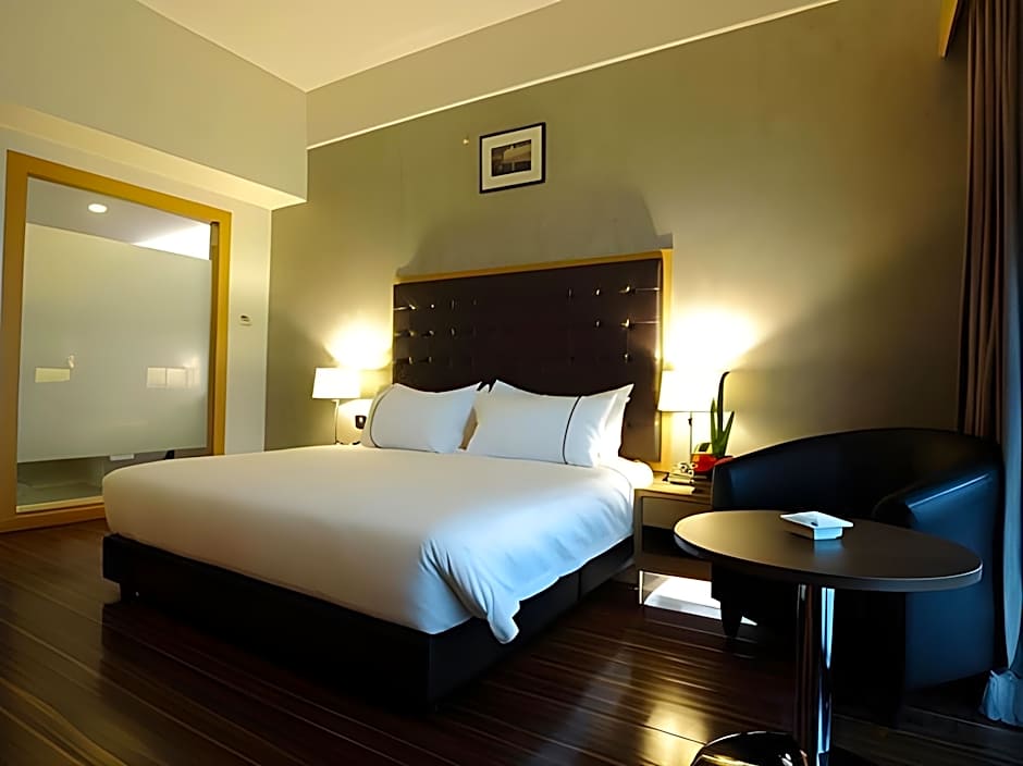 Symphony Suites Hotel