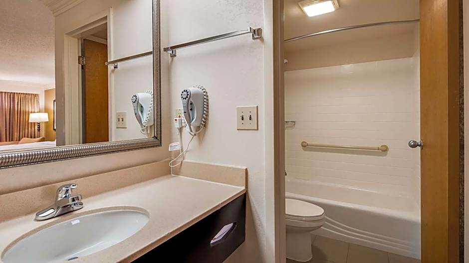 Best Western Inn And Suites Of Macon