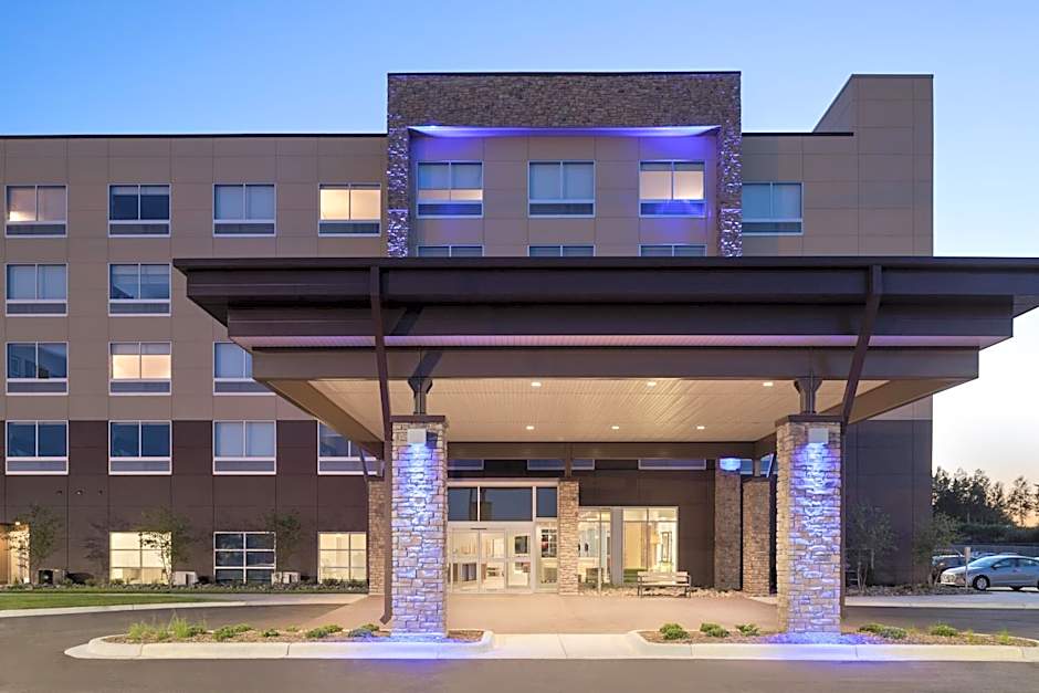 Photo 1 of 43 of Holiday Inn Express & Suites Duluth North Miller Hill By IHG