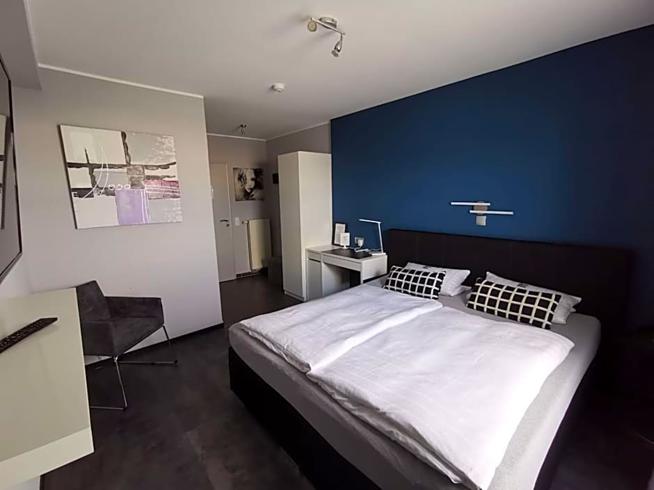 Photo 1 of 5 of Double Room
