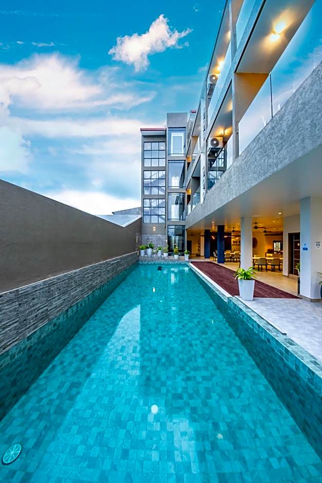 Sky Beach Maldives - Dhiffushi