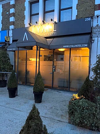 Lyall Apartment Hotel