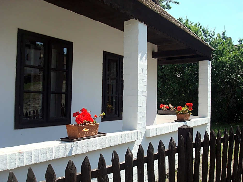 Hollóköves Vendégházak