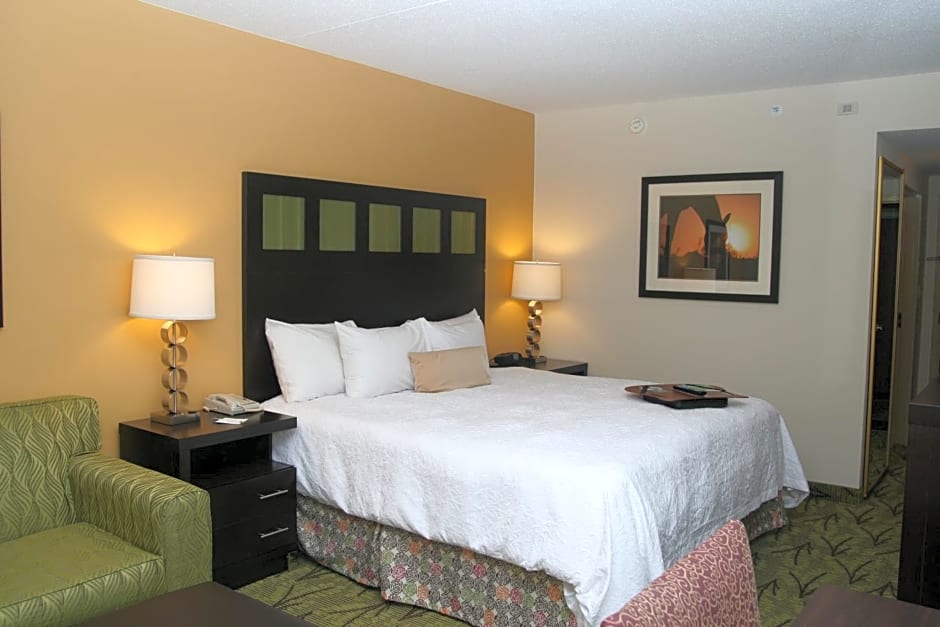 Hampton Inn & Suites Tulsa-Woodland Hills