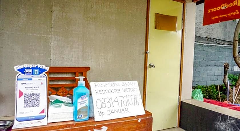 RedDoorz near Penimbangan Beach Singaraja