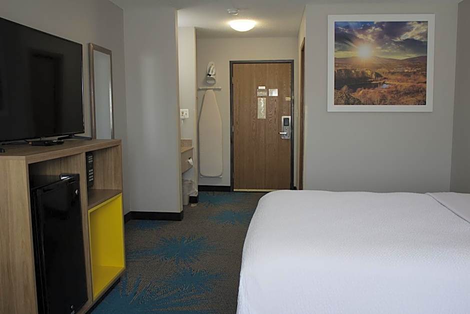 Days Inn by Wyndham Colby