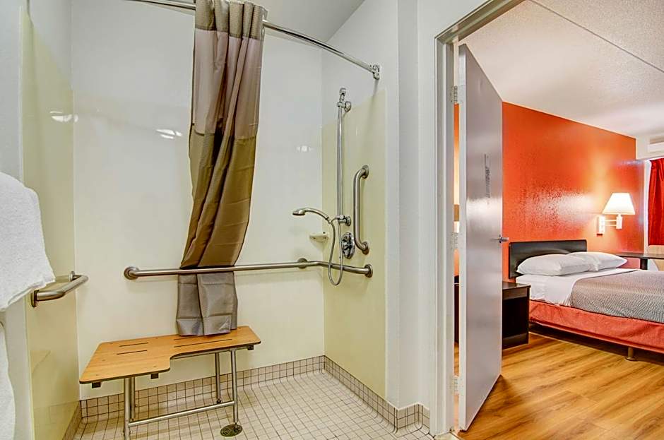 Motel 6-Springfield, MO - North