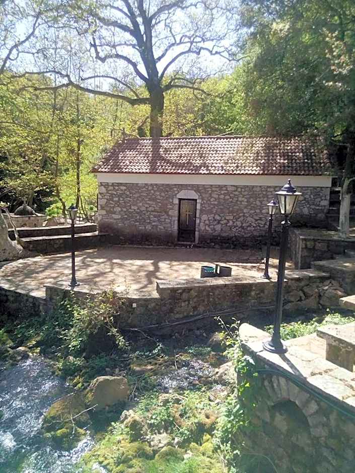 Hotel Isaraiko Spiti Agia Theodora