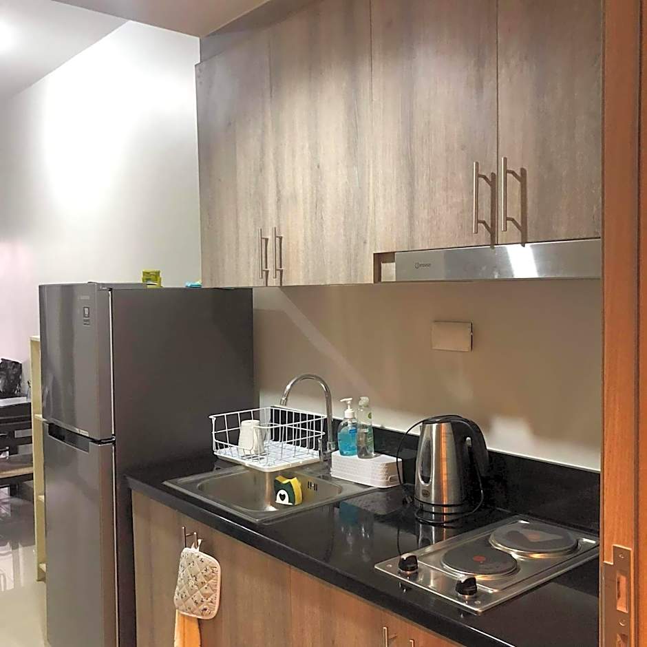 CONDO staycation Near Mall Of Asia