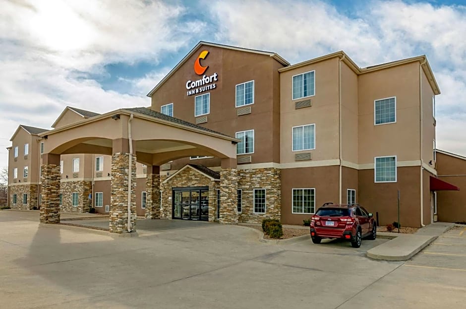 Comfort Inn & Suites near Bethel College