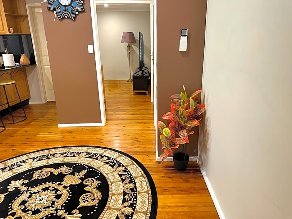 Cheerful 4 Bedrooms With Free Parking