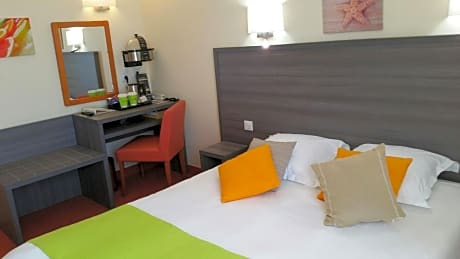Double Room - with street view