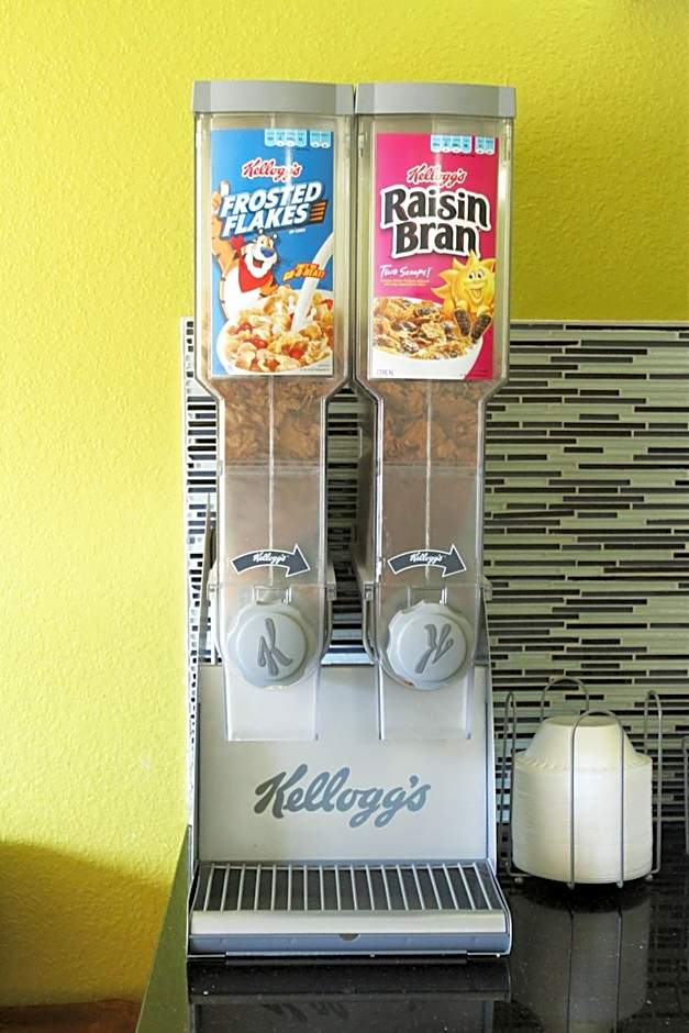 Super 8 by Wyndham South Boston VA