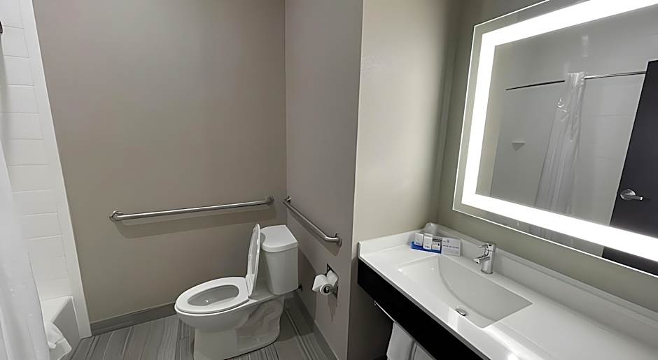 Holiday Inn Express Hotel and Suites Ada By IHG