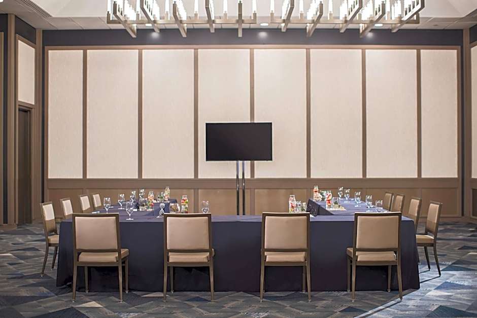 Renaissance by Marriott Toledo Downtown Hotel
