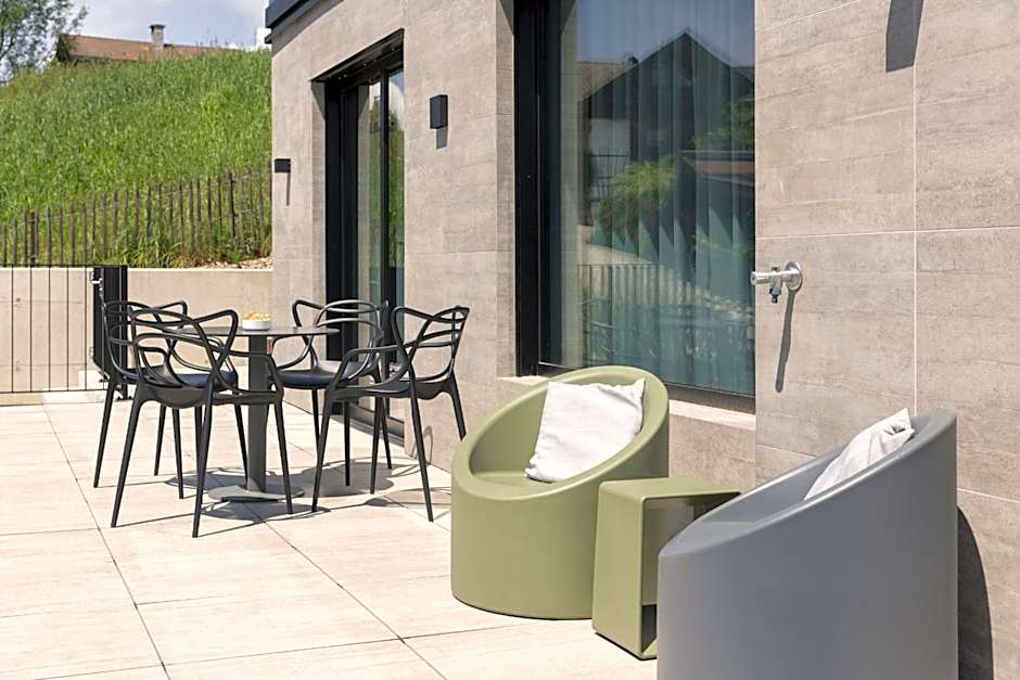 GOING TRIPLE A apartments WEST