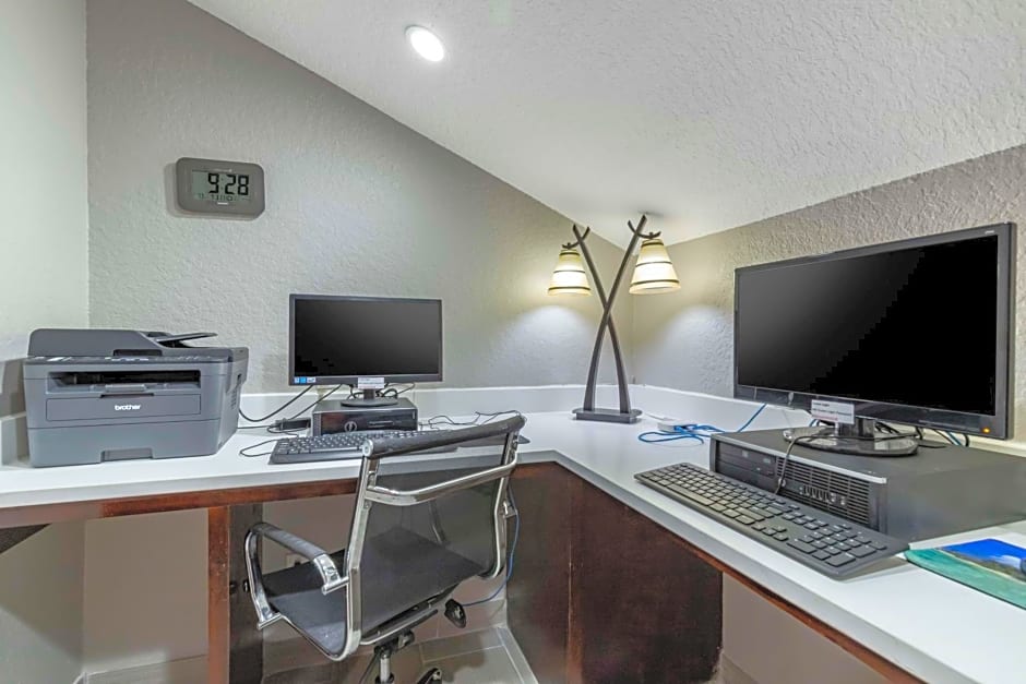 Best Western Plus Victoria Inn & Suites