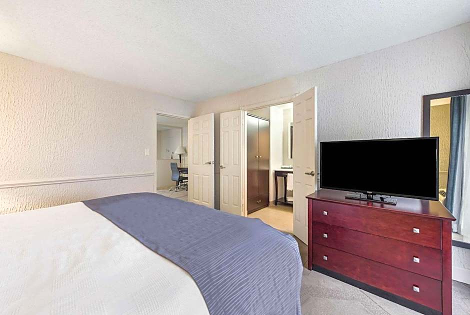 The Blu Hotel Blue Ash Cincinnati, Ascend Hotel Collection