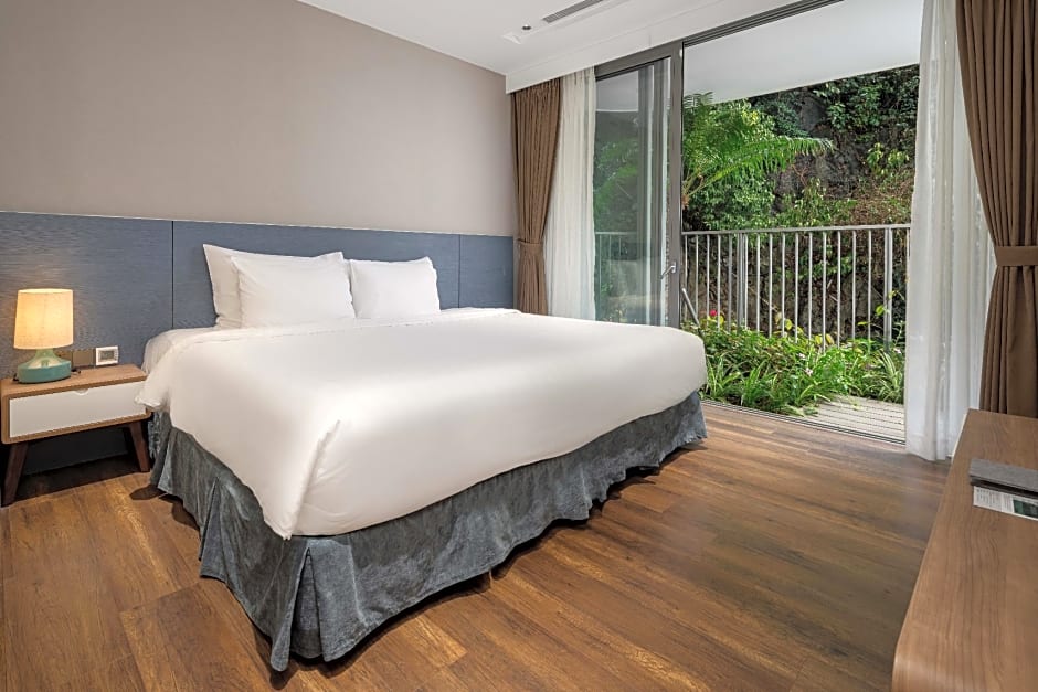 Flamingo Cat Ba Beach Resort