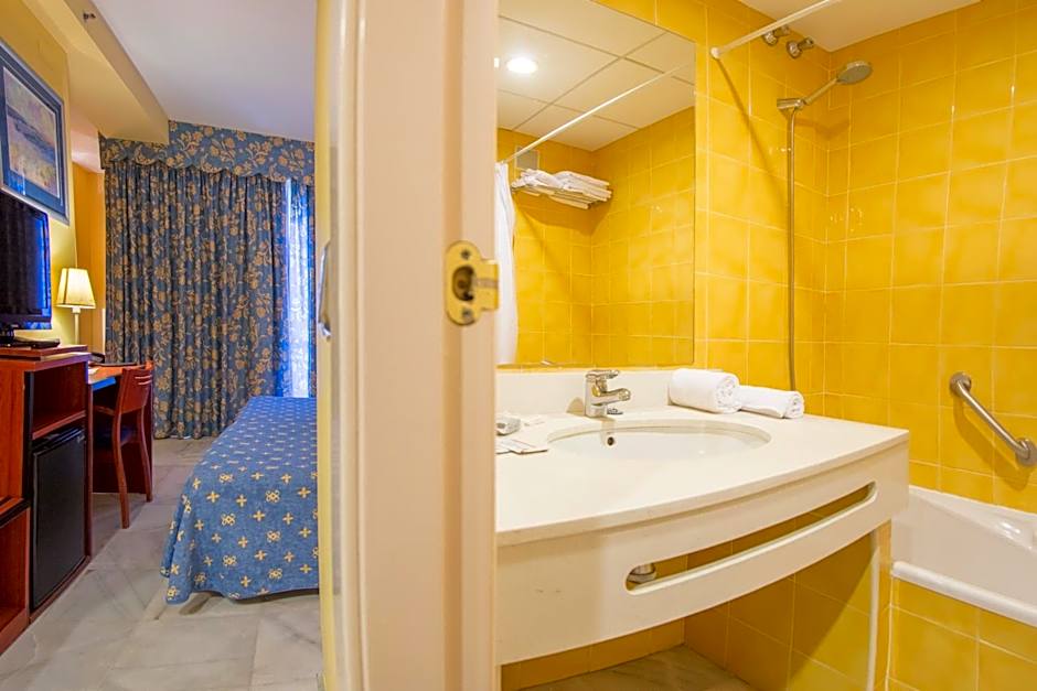 Superior Twin Room with Terrace  (2 Adults + 1 Child) — 10 fotoğraftan 1. fotoğraf
