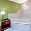 Days Inn & Suites by Wyndham Madison Heights MI